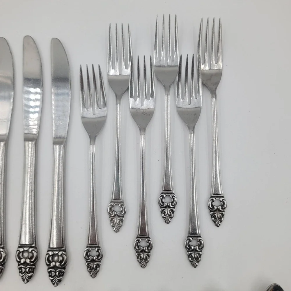 34pc Erica Erika Pattern Stainless Japan Flatware Set Knives Forks Spoons Ornate